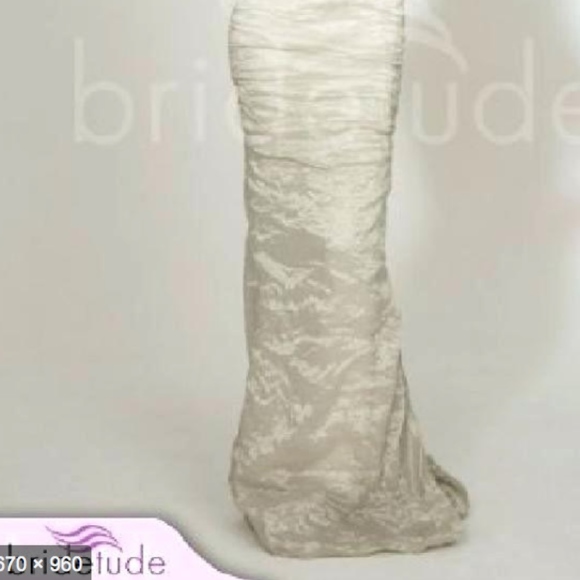 NICOLE MILLER WEDDING GOWN SIZE 6 - Picture 2 of 8
